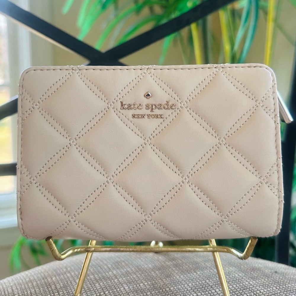 Like New Kate Spade cream quilted leather zip-around wallet with gold logo